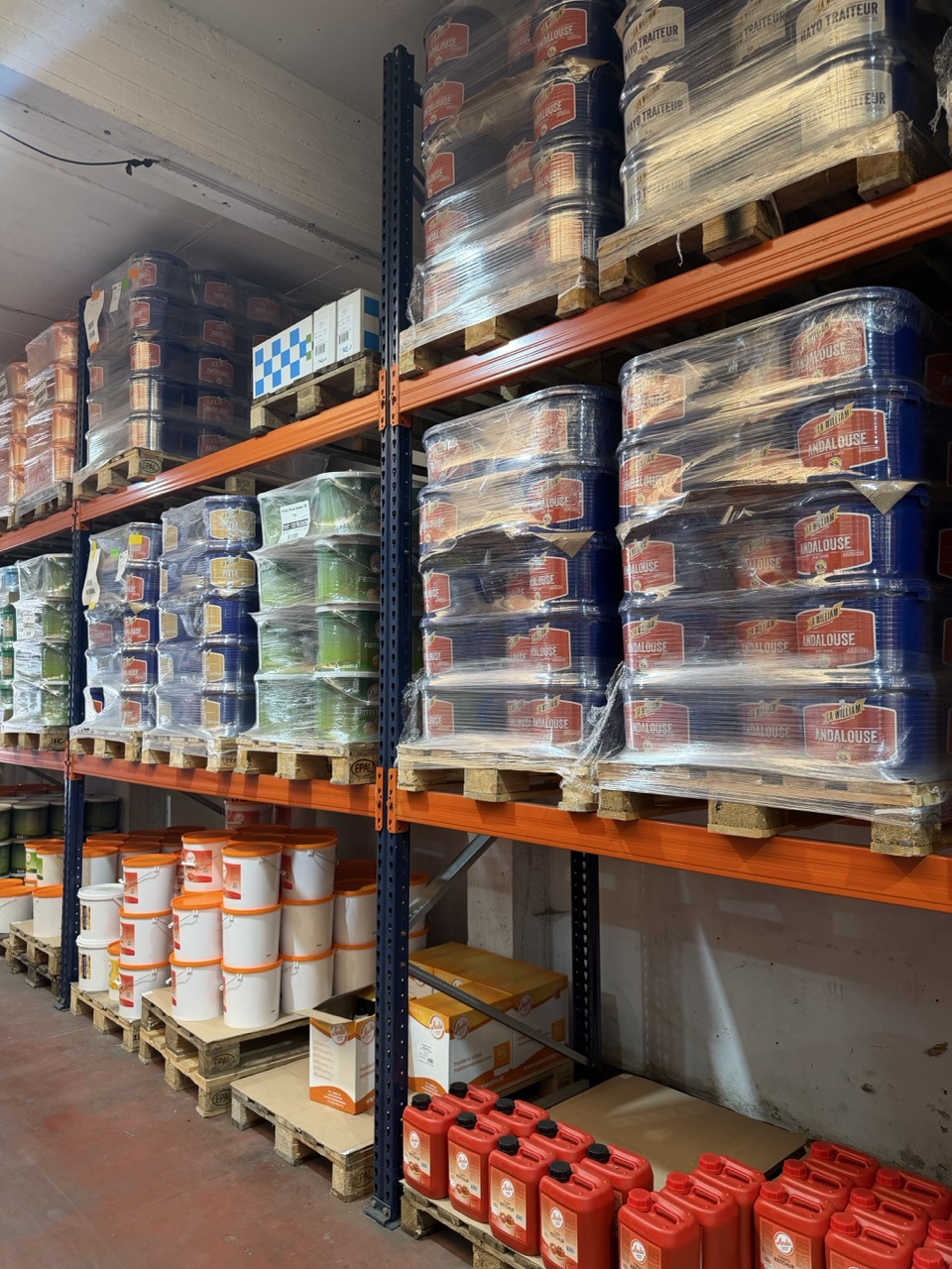Seaux de sauces et bidons d'huile grand format pour la restauration chez Erka Horeca